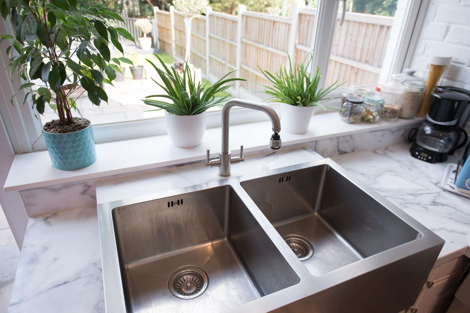 What Is The Best Material For Kitchen Sinks