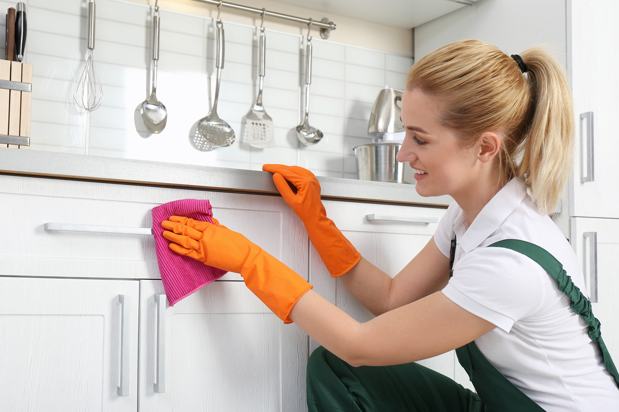 Types of Cleaners for Kitchen Cabinets